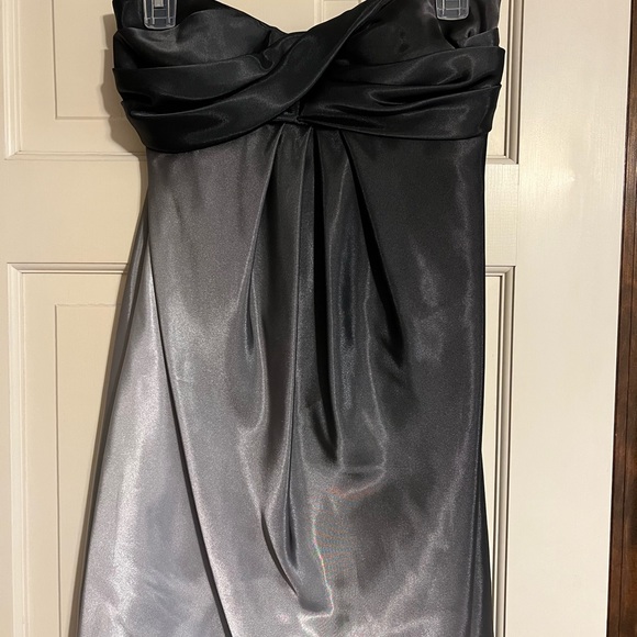 Xscape 2000’s cute Homecoming or prom dress - Picture 2 of 4